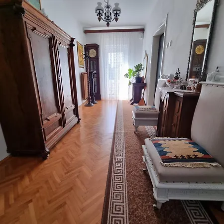 Ostanak kod kuće Antik *