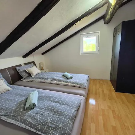 Antik Ostanak kod kuće