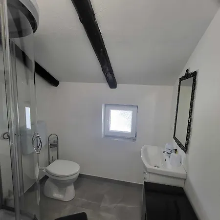 Antik Ostanak kod kuće *