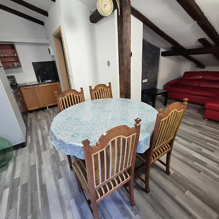 Ostanak kod kuće Antik *